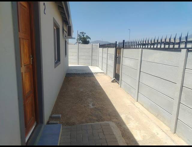 2 BEDROOM HOUSE FOR SALE IN GROENHEUWEL